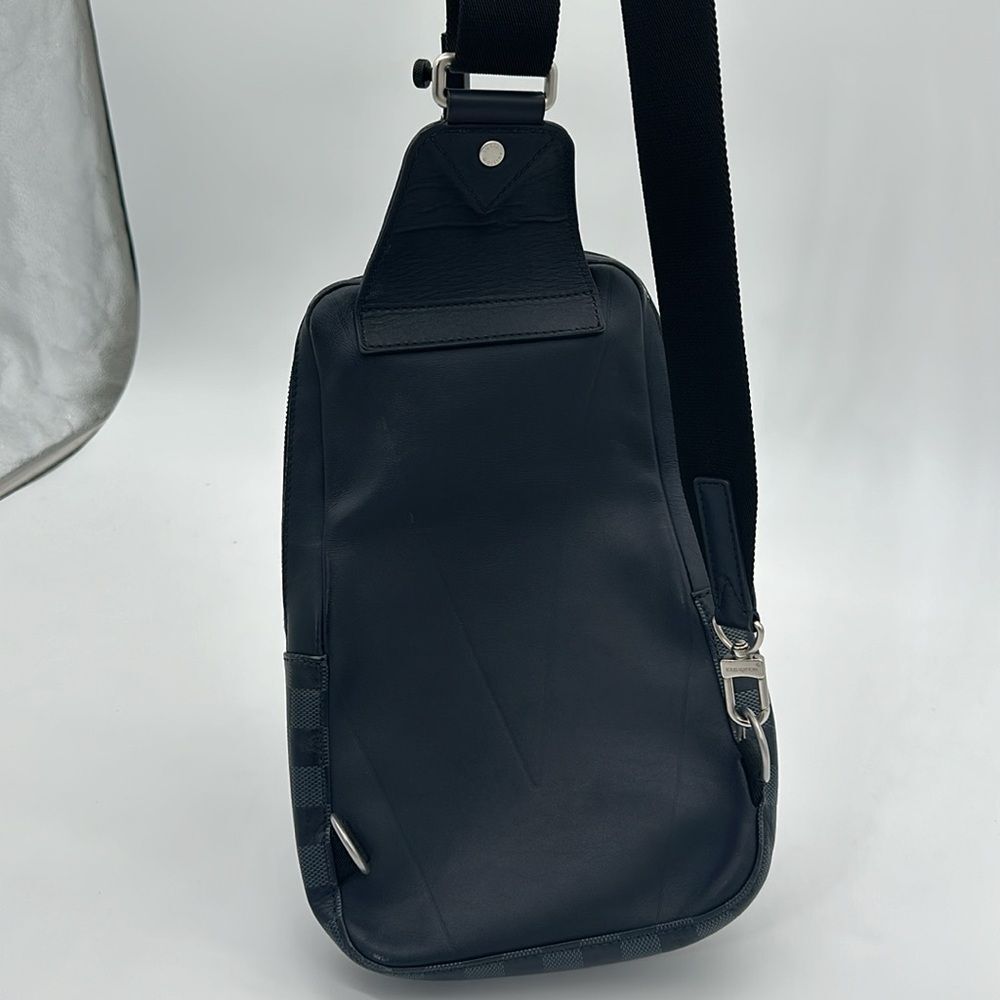 Louis Vuitton Avenue Slingbag NM - Picture 7 of 16